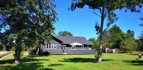 Klubhuset: et sommerhus med FSC®-projektcertificering inspireret af ægte dansk hygge.